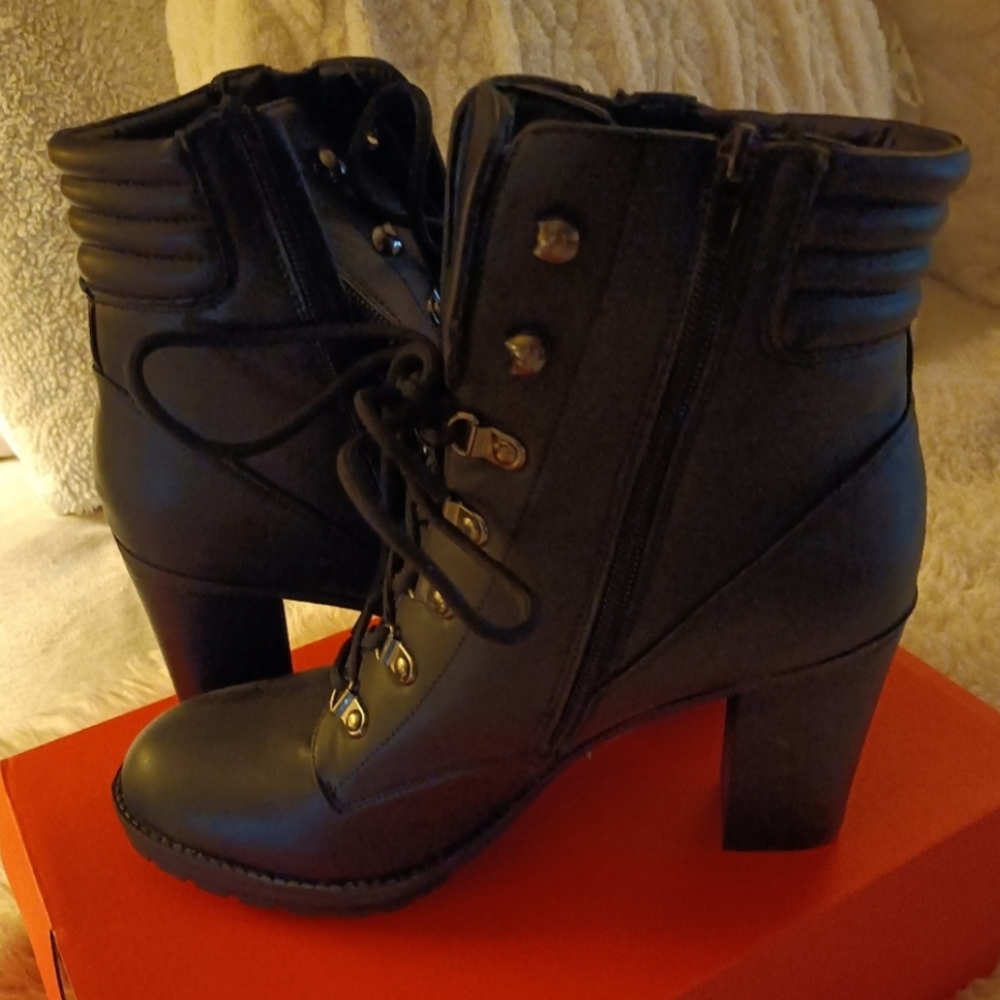 ANDIAMO Chunky Black Laced Sexy High  Booties Size. 10